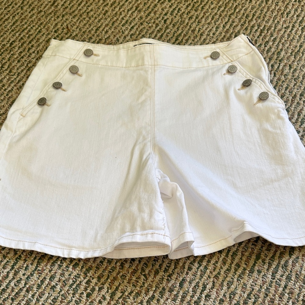 Banana Republic White Button-Detail Side Zip Women's Shorts